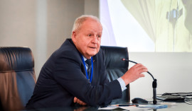 L’amiral Jacques Launay partage son expérience du commandement avec les élèves directrices et directeurs de l’ÉNAP