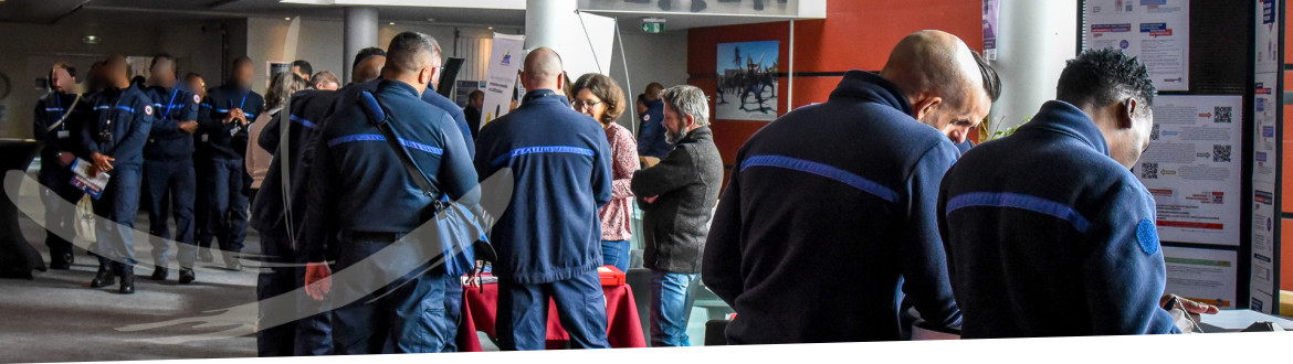 Elèves surveillants lors du forum d'accueil de l'ÉNAP