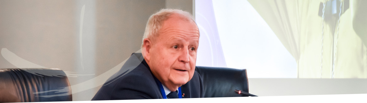 L’amiral Jacques Launay partage son expérience du commandement avec les élèves directrices et directeurs de l’ÉNAP