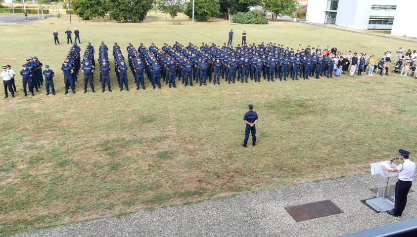 Vue d'ensemble : cérémonie de fin de formation de la 33e promotion de brigadiers-chefss