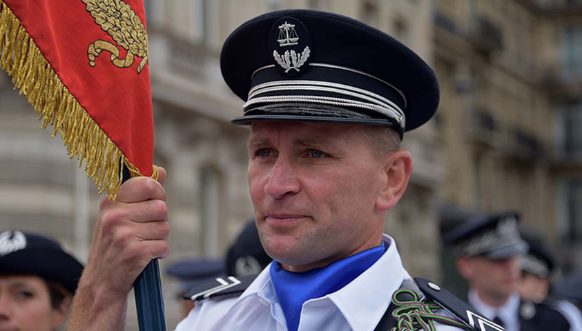Le cœur du défilé : Le 14 juillet porté par toute une école, vu de l’intérieur Crédit photo : MC. Pujeau/Énap 
