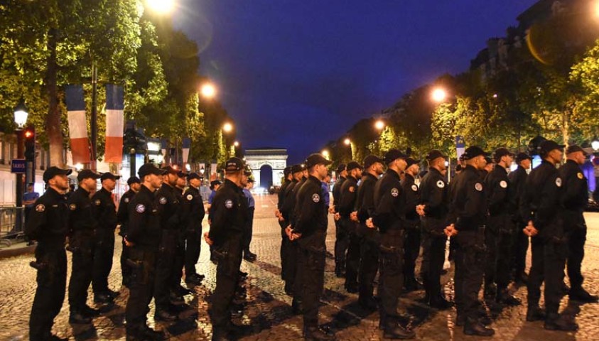 Défilé du 14 juillet 2017. Le peloton de Paris. Répétition sur les champs Elysées