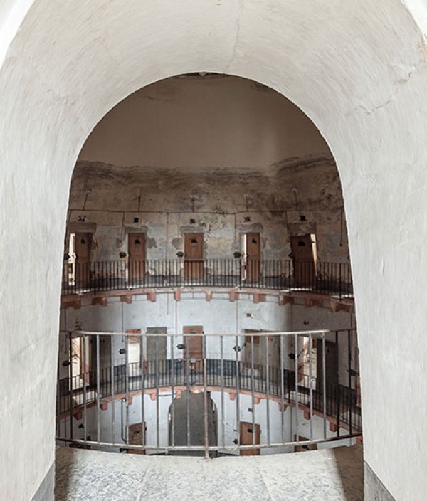 CRHCP. Histoire et patrimoine. Les prisons réhabilitées. La maison d’arrêt d’Autun hier…  Un projet d’extension du musée Rolin d’Autun aujourd’hui.
