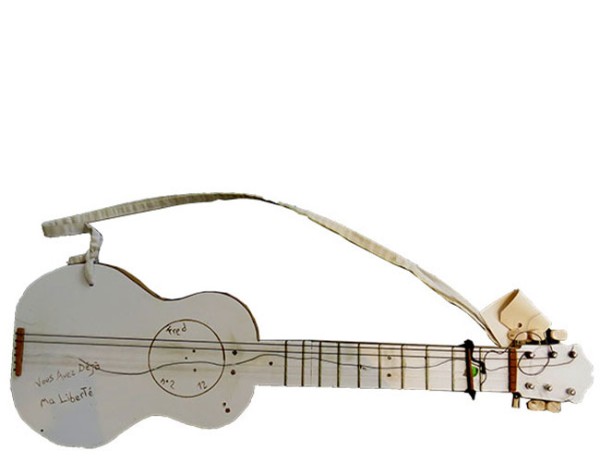 Histoire - L'art en prison - Les arts de la débrouille - Arts du divertissement. Guitare