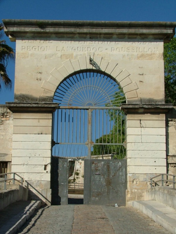 L'ancienne maison centrale de Nîmes devenue la faculté de lettres